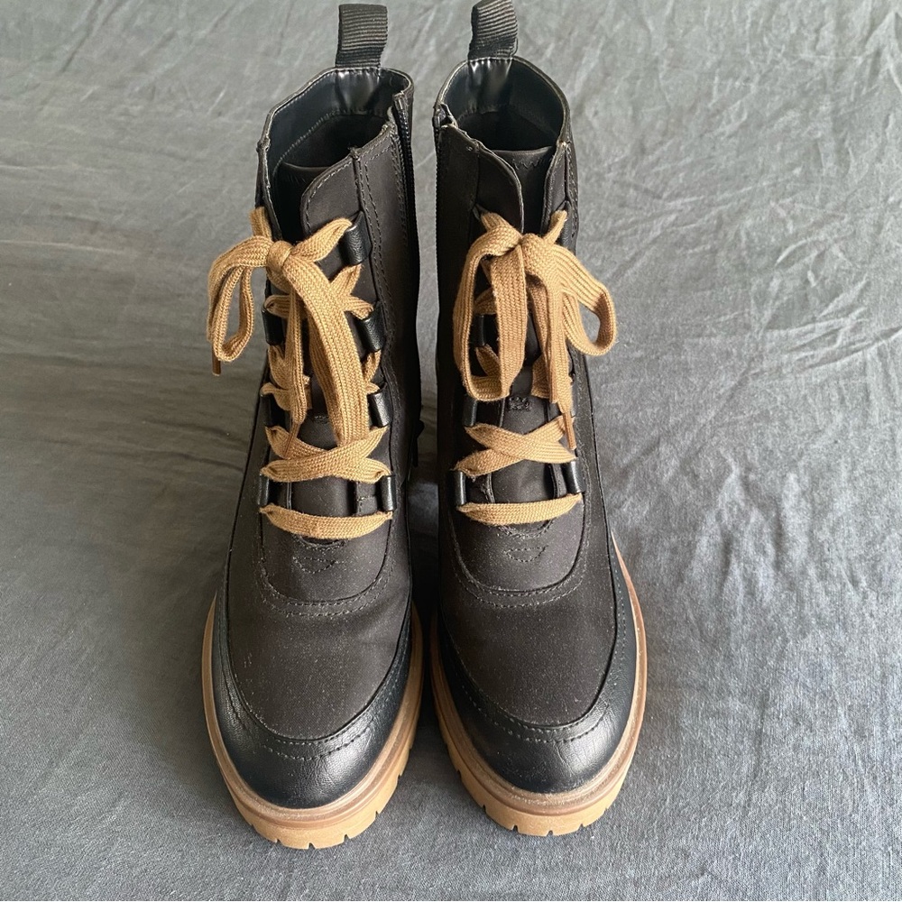 Universal Thread heeled boots size 8.5